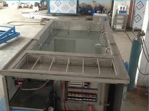 工业大型单槽超声波清洗机缸面设置工件沥水平台