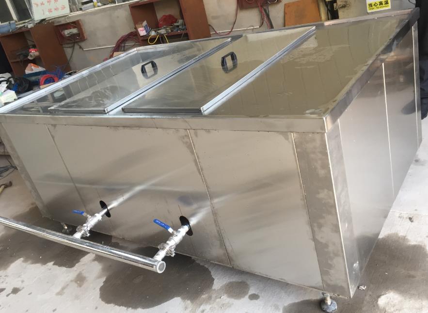 两槽手动铝合金散热器超声波清洗机后方设计总排水管